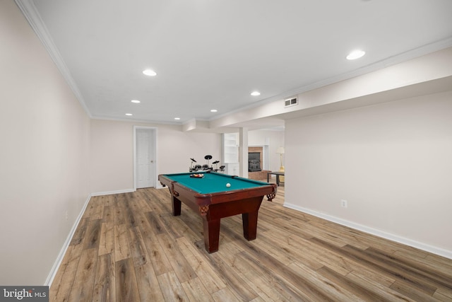 1004 Union Church Rd, Mclean, VA 22102 - recreation room featuring wood finished floors, visible vents, crown molding, and baseboards