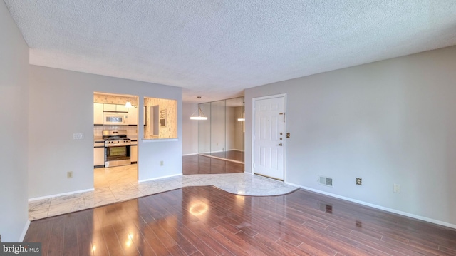 68 Arapaho Pl, Galloway, NJ 08205 - unfurnished living room featuring baseboards, light wood-style flooring, visible vents, and a textured ceiling