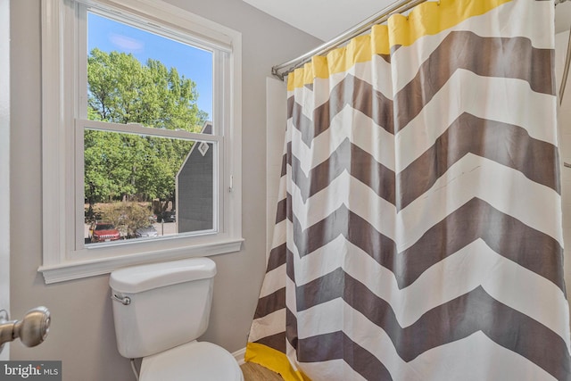 2102 Whisperwood Glen Ln, Reston, VA 20191 - full bath with toilet and a shower with curtain