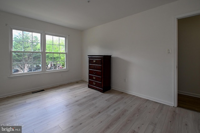 19142 Highstream Dr Unit 679, Germantown, MD 20874 - empty room with baseboards, visible vents, and light wood-style flooring