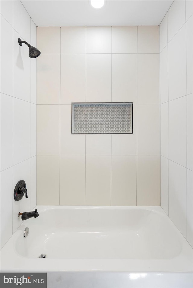 full bathroom featuring washtub / shower combination
