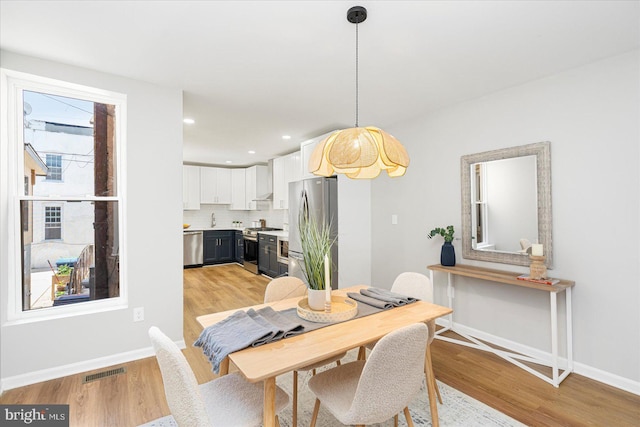 dining area featuring visible vents, recessed lighting, baseboards, and light wood finished floors