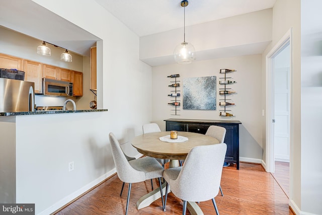 880 N Pollard St Unit 1021, Arlington, VA 22203 - dining area with light wood-style flooring and baseboards