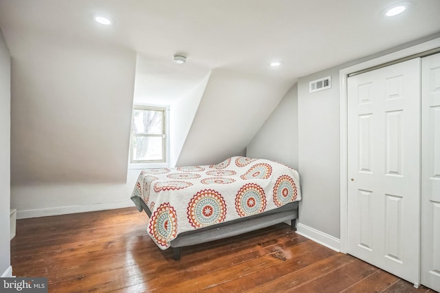 bedroom featuring hardwood / wood-style flooring, baseboards, recessed lighting, and lofted ceiling