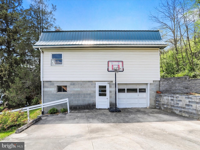 garage with fence