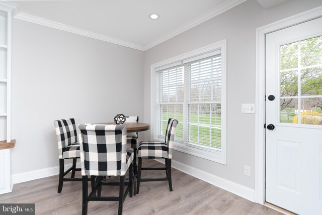 dining area featuring healthy amount of natural light, ornamental molding, baseboards, and recessed lighting