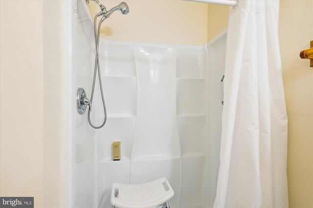 1223 Summerwood Ct, Arnold, MD 21012 - full bathroom featuring a shower with shower curtain