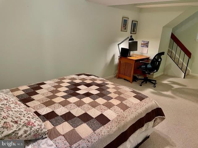 bedroom featuring baseboards and carpet flooring