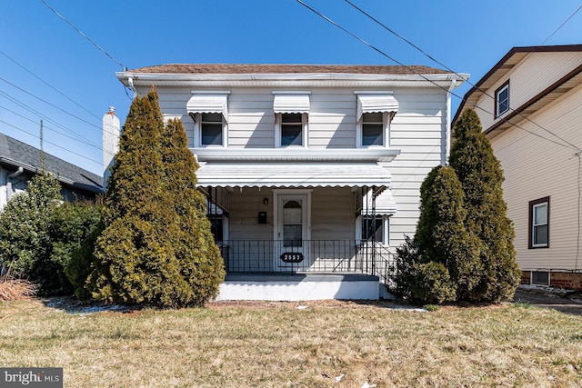 view of front of house featuring a porch, a front lawn, and roof with shingles