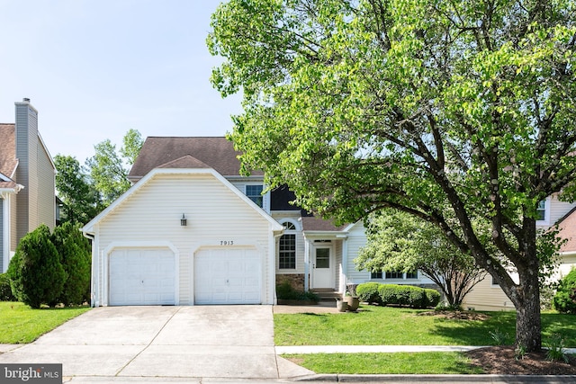 view of front of house with roof with shingles, driveway, a front yard, and a garage