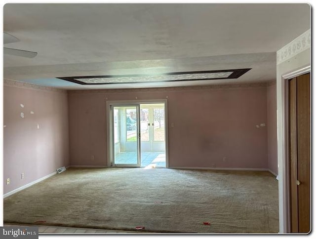 28 Lincoln Pl, Whitehall, PA 18052 - carpeted empty room featuring baseboards