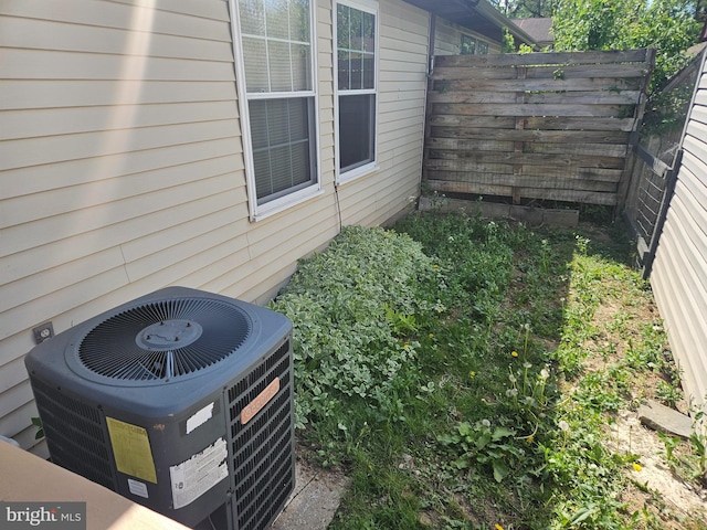 962 Wampler Ln, Westminster, MD 21158 - view of yard featuring central AC and fence