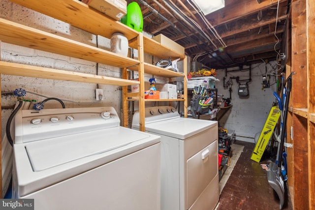 4260 25th St N, Arlington, VA 22207 - laundry room featuring laundry area and washer and clothes dryer