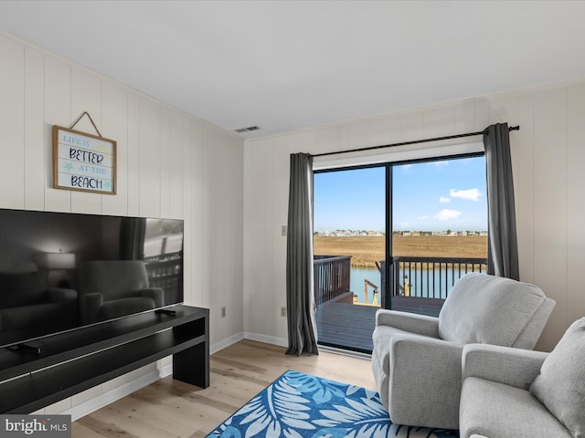 674 94th St Unit 154, Ocean City, MD 21842 - living room with baseboards, visible vents, and light wood-style floors
