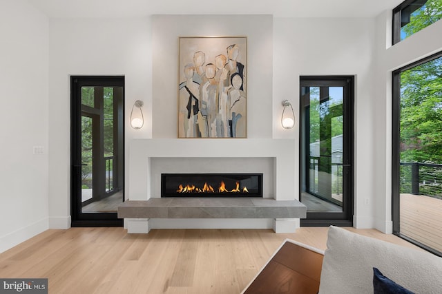 6018 Woodland Ter, Mclean, VA 22101 - living area featuring wood finished floors, a lit fireplace, and baseboards
