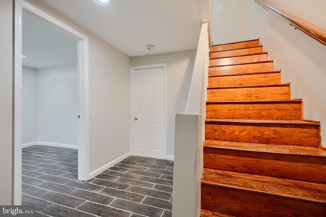 staircase featuring baseboards and recessed lighting