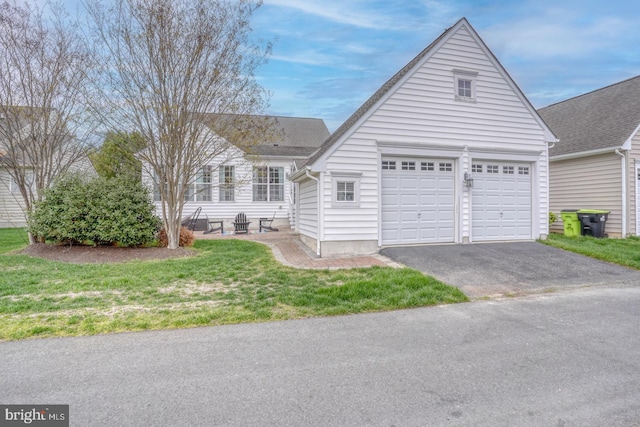 view of front of home featuring a front yard and aphalt driveway