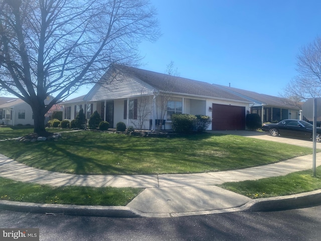 2 Windmill Ct, Columbus, NJ 08022 - single story home with an attached garage, driveway, and a front yard