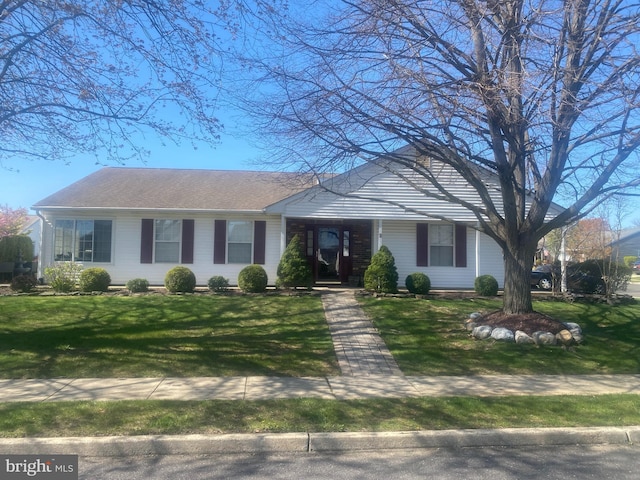 2 Windmill Ct, Columbus, NJ 08022 - ranch-style house featuring a front yard