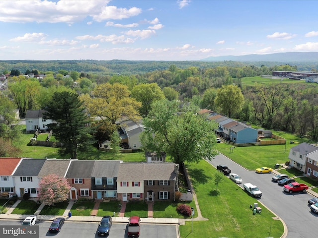 birds eye view of property featuring a wooded view