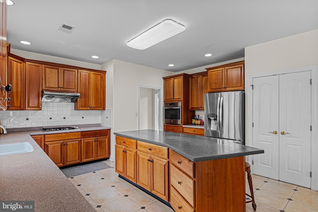 kitchen featuring tasteful backsplash, a sink, extractor fan, stainless steel appliances, and recessed lighting