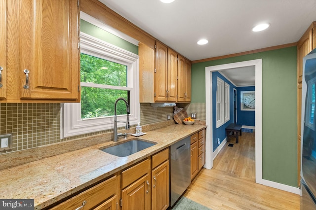 11713 Henderson Rd, Clifton, VA 20124 - kitchen featuring a sink, dishwasher, baseboards, light wood-type flooring, and recessed lighting