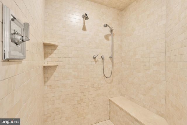 full bathroom featuring tiled shower