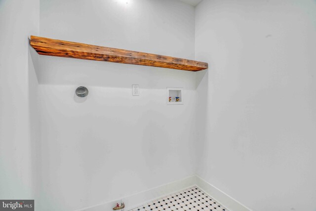 2832 Edgemont St, Philadelphia, PA 19134 - clothes washing area with washer hookup, hookup for a gas dryer, baseboards, and laundry area
