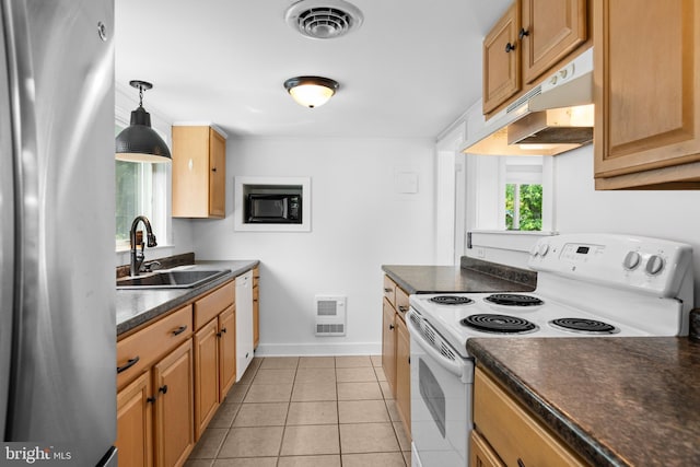 103 W Marengo, Saint Michaels, MD 21663 - kitchen featuring a sink, dark countertops, visible vents, white appliances, and under cabinet range hood