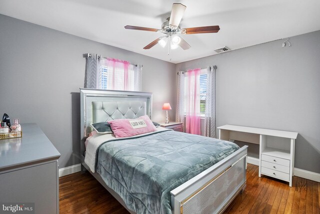 bedroom featuring baseboards, multiple windows, and visible vents