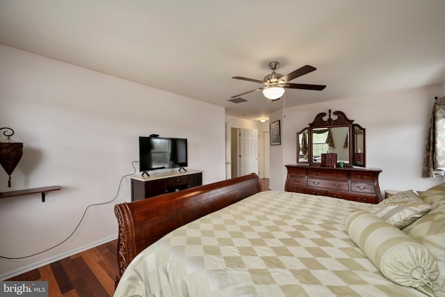bedroom featuring wood finished floors, visible vents, and a ceiling fan
