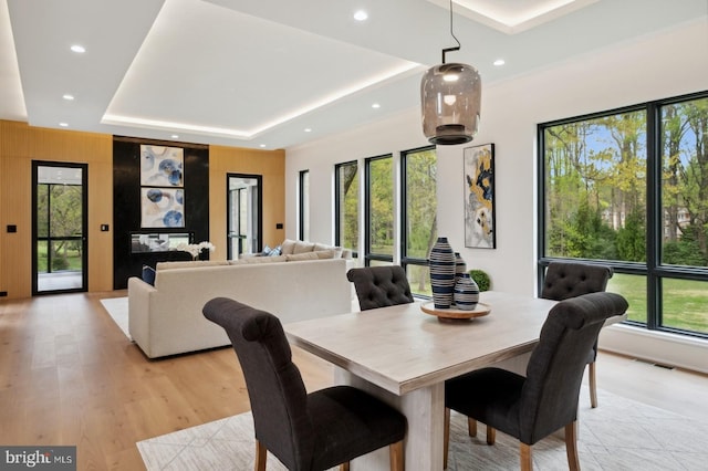 dining space featuring visible vents, recessed lighting, light wood-style floors, and a raised ceiling