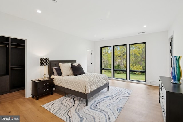 bedroom featuring light wood-style floors, visible vents, and recessed lighting