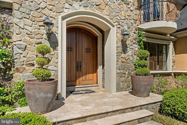 840 Childs Point Rd, Annapolis, MD 21401 - entrance to property featuring a balcony and stone siding