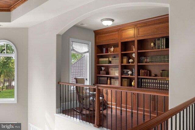 840 Childs Point Rd, Annapolis, MD 21401 - interior space with a healthy amount of sunlight, arched walkways, built in features, and visible vents