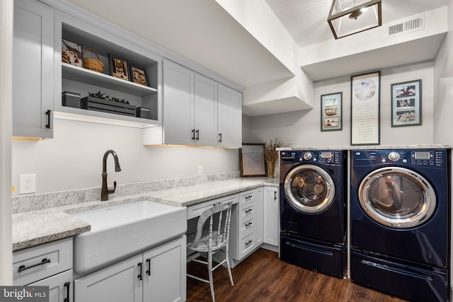 840 Childs Point Rd, Annapolis, MD 21401 - laundry area with visible vents, cabinet space, separate washer and dryer, a sink, and dark wood finished floors