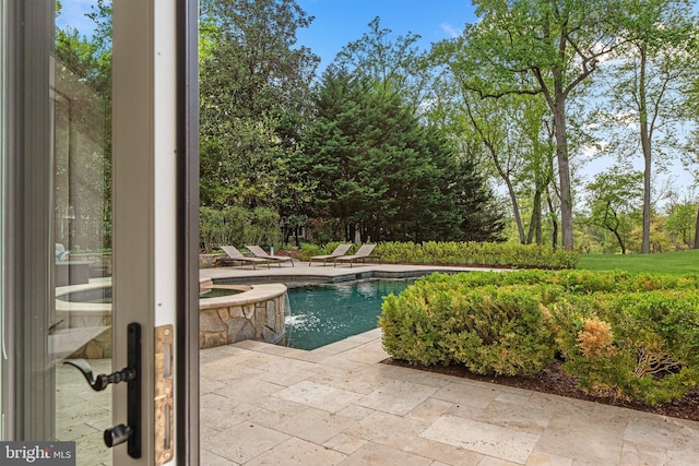 840 Childs Point Rd, Annapolis, MD 21401 - view of swimming pool with a pool with connected hot tub and a patio area