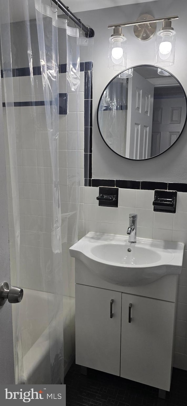 3811 Swann Rd Unit T-1, Suitland, MD 20746 - full bathroom featuring vanity and tile walls