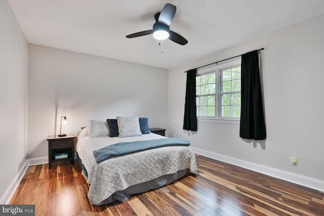 bedroom featuring hardwood / wood-style flooring, baseboards, and a ceiling fan