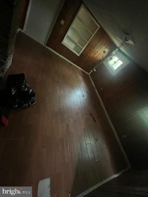 18506 Triangle St, Triangle, VA 22172 - details featuring wood finished floors