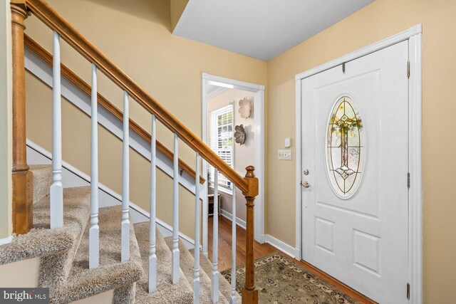 202 Stern Cv, Stafford, VA 22554 - foyer with wood finished floors, stairway, and baseboards