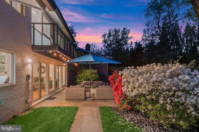 view of patio featuring an outdoor living space
