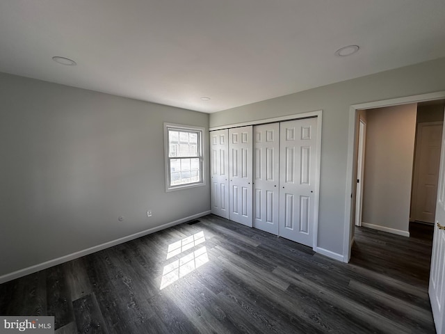 15 Excell Ln, Willingboro, NJ 08046 - unfurnished bedroom featuring baseboards, dark wood-style floors, and a closet