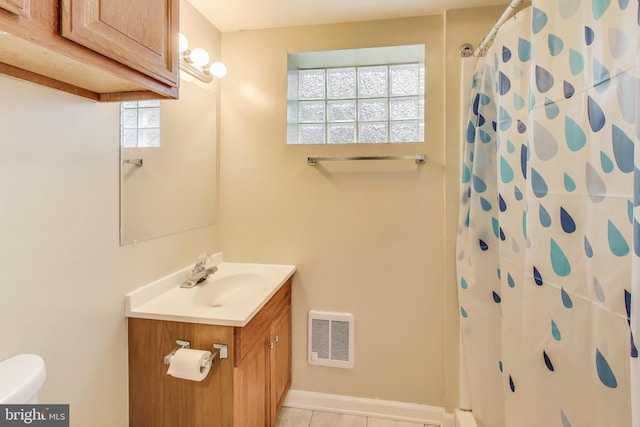 full bath with visible vents, vanity, tile patterned floors, toilet, and a shower with shower curtain