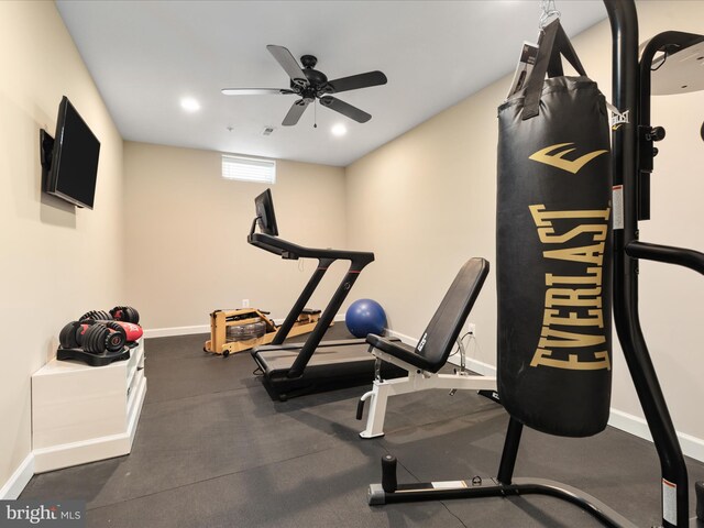 exercise area with baseboards, ceiling fan, and recessed lighting
