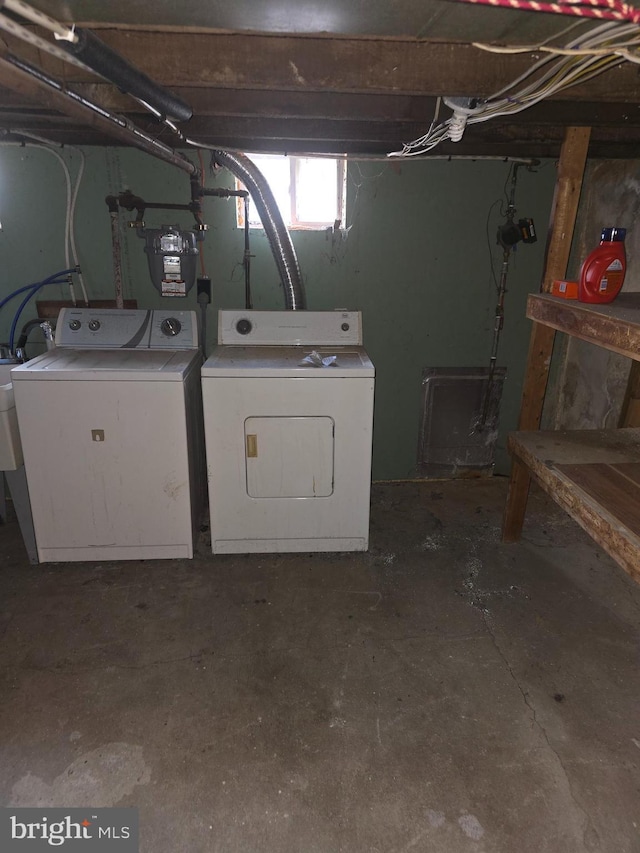 3117 Edgemont St, Philadelphia, PA 19134 - below grade area featuring independent washer and dryer