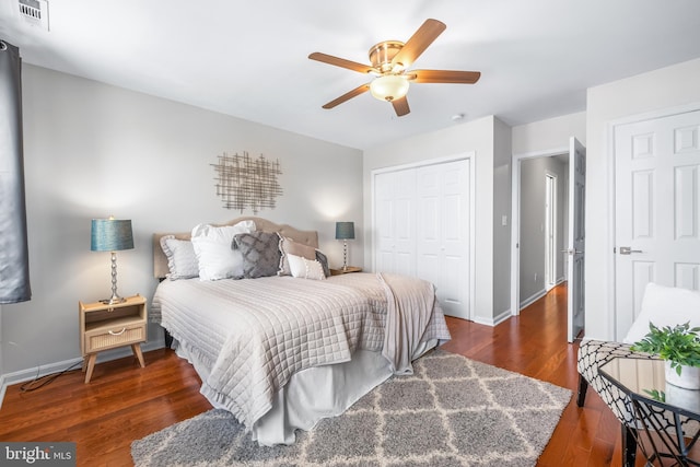 bedroom featuring wood finished floors, visible vents, a closet, baseboards, and ceiling fan