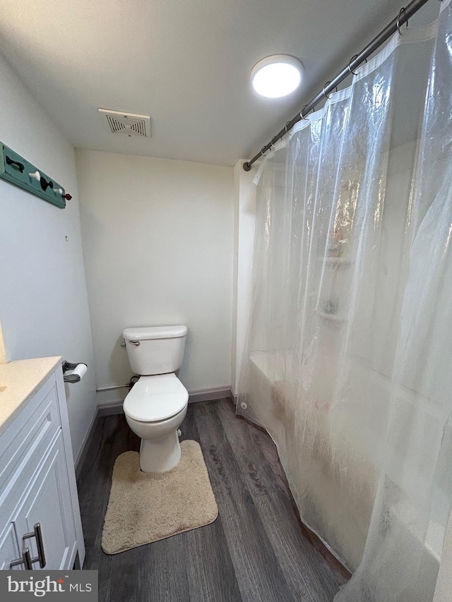 2619 Filbert Ave, Reading, PA 19606 - bathroom with wood finished floors, vanity, toilet, and shower / bath combo