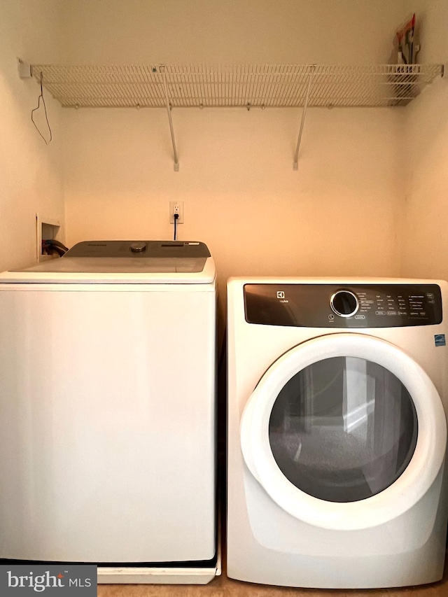 257 Morlatt Ln, Martinsburg, WV 25404 - clothes washing area featuring washer and clothes dryer