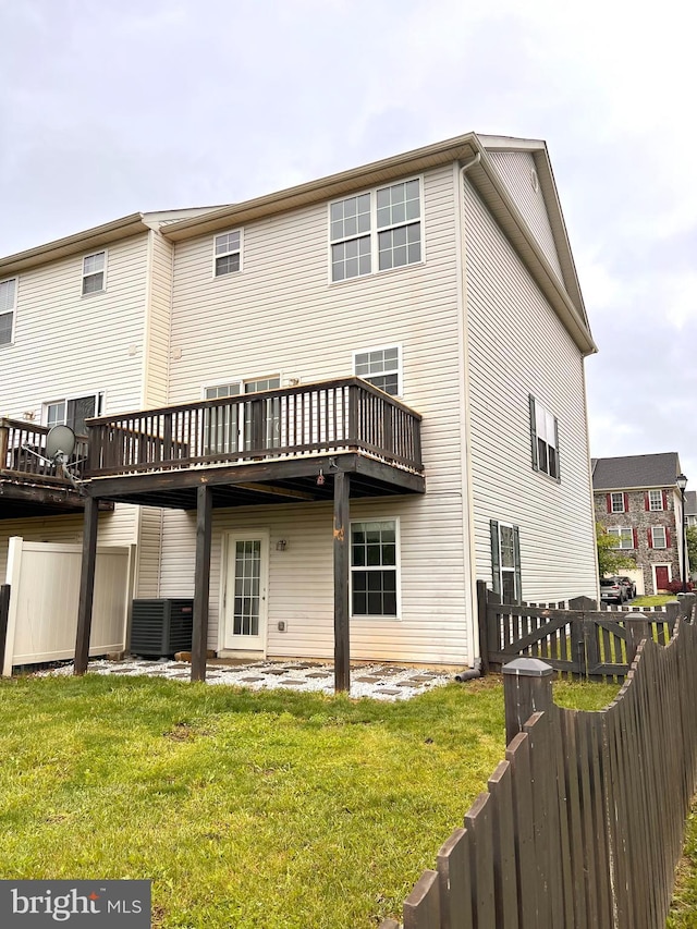 257 Morlatt Ln, Martinsburg, WV 25404 - back of house featuring a wooden deck